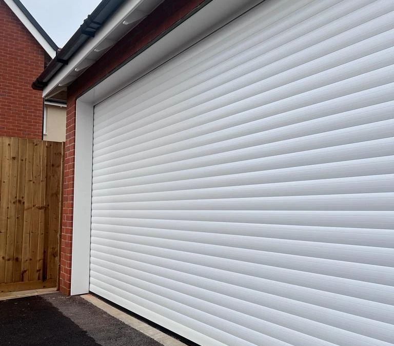 Roller Garage Doors – Maximising Ceiling Space